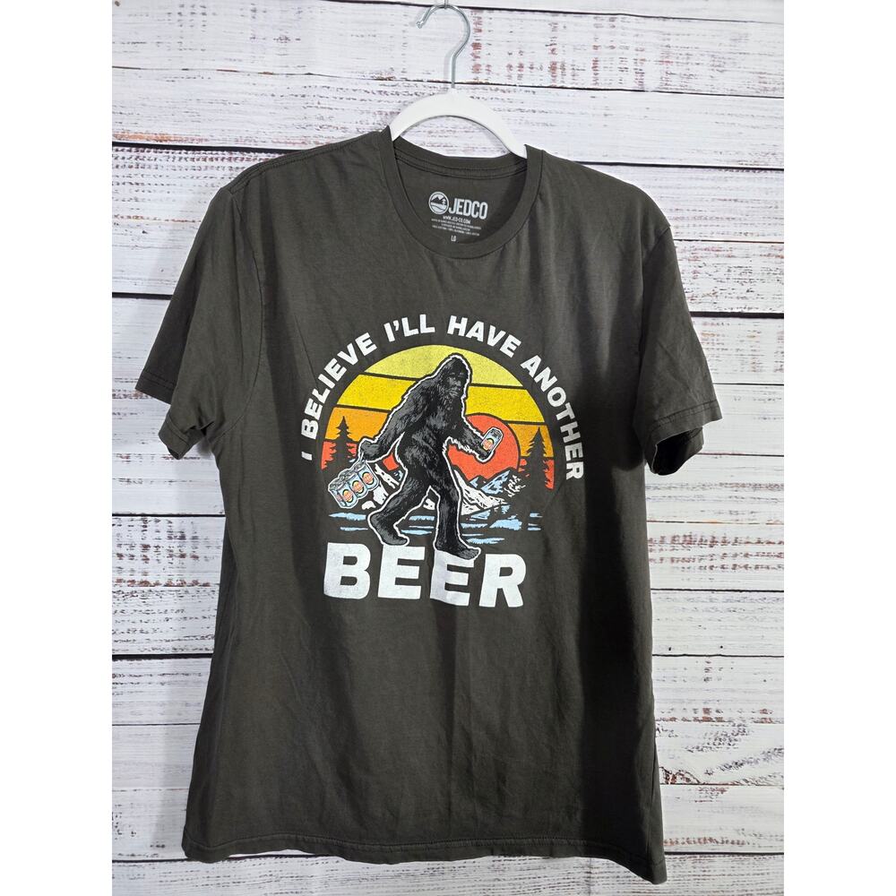 JEDCo Bigfoot Sasquatch Beer Funny Graphic T-Shirt Men's Large